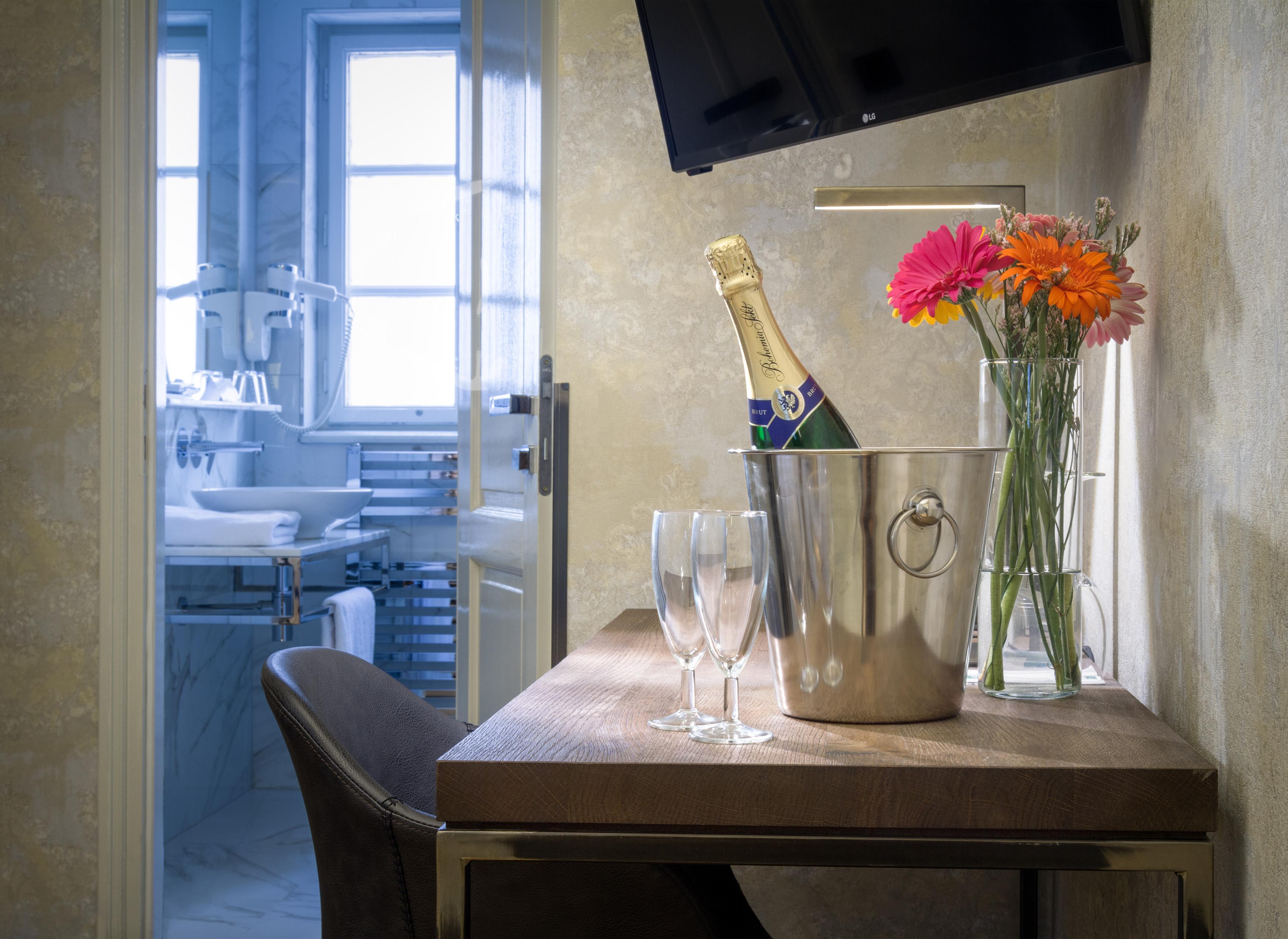 Hotel Waldstein Prague Ngoại thất bức ảnh